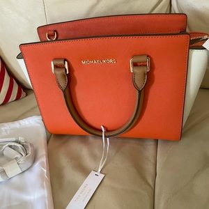 Leather Michael Kors hand bag!